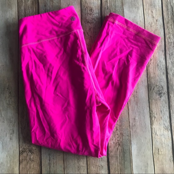 lululemon athletica Pants - Lululemon hot pink cropped pants